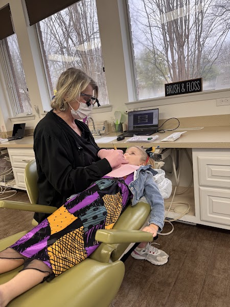 Courtney Michel Favaloro, DDS — pediatric dentist in Dallas