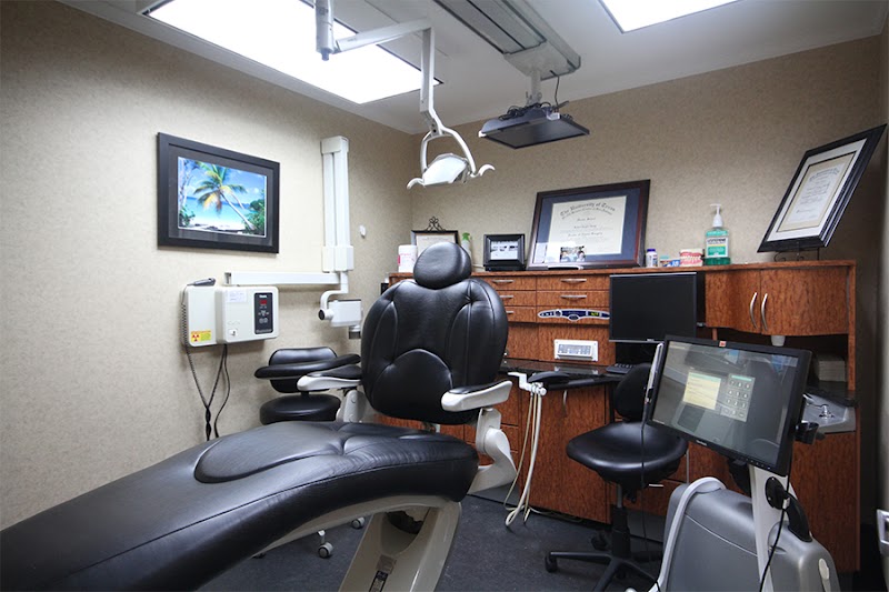 Robert Taylor Long, DDS — pediatric dentist in Cleburne