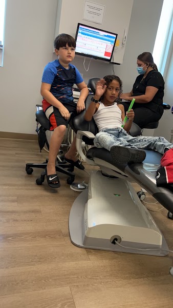 Shaneka Danyelle Scott, DDS — pediatric dentist in Paris